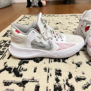 Kyrie basketball shoes